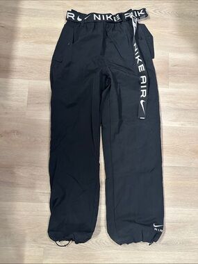 Nike Air Women's High-Rise Woven Cargo Trousers